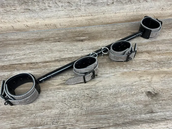 Wholesale Adjustable Bondage Stocks BDSM Spreader Bar Ballisticmetal Handcuffs Restraints Wholesale Adjustable Bondage Stocks BDSM Spreader Bar Ballisticmetal Handcuffs Restraints